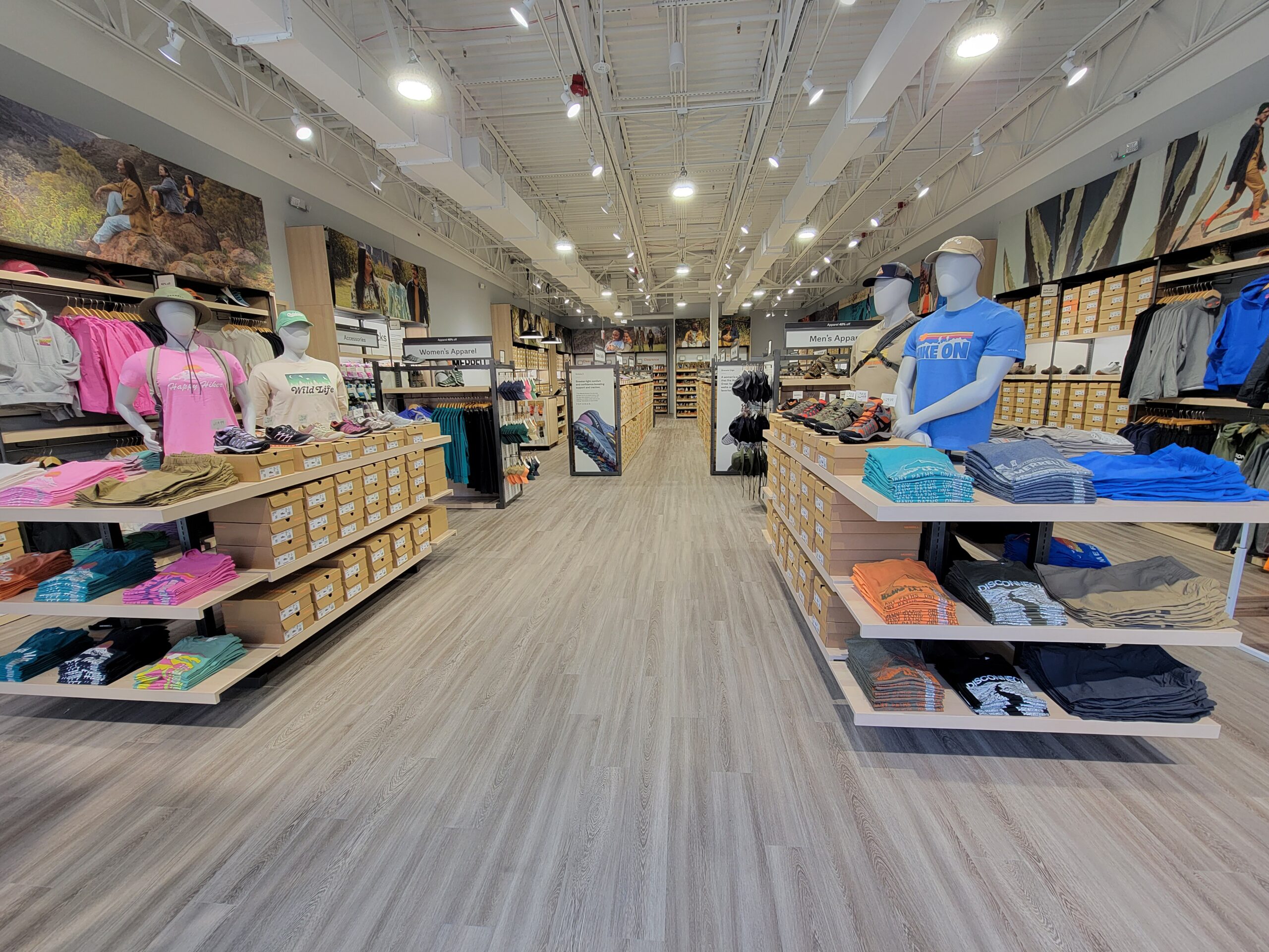 Outlets of Des Openings of Haan and Merrell